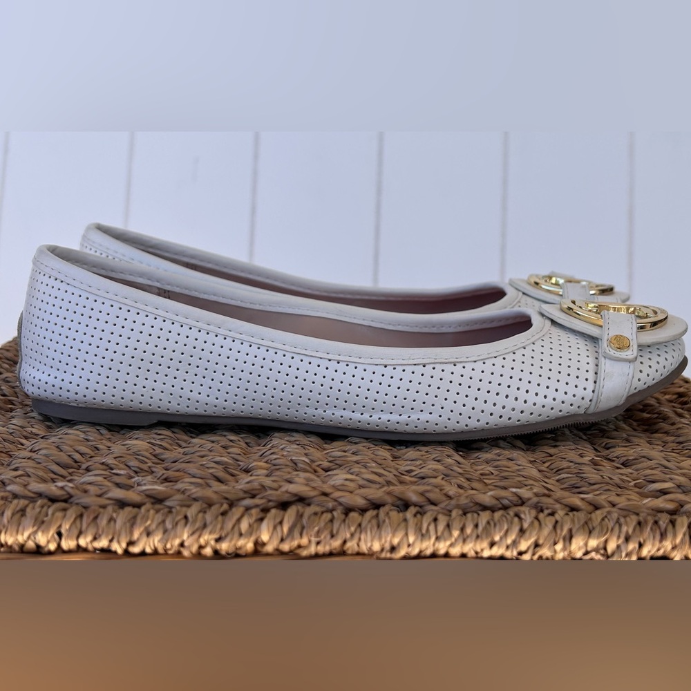 Juicy Couture Women’s Flow White Ballet Flats Gold‎ Buckle Logo Size 7M - Picture 6 of 11